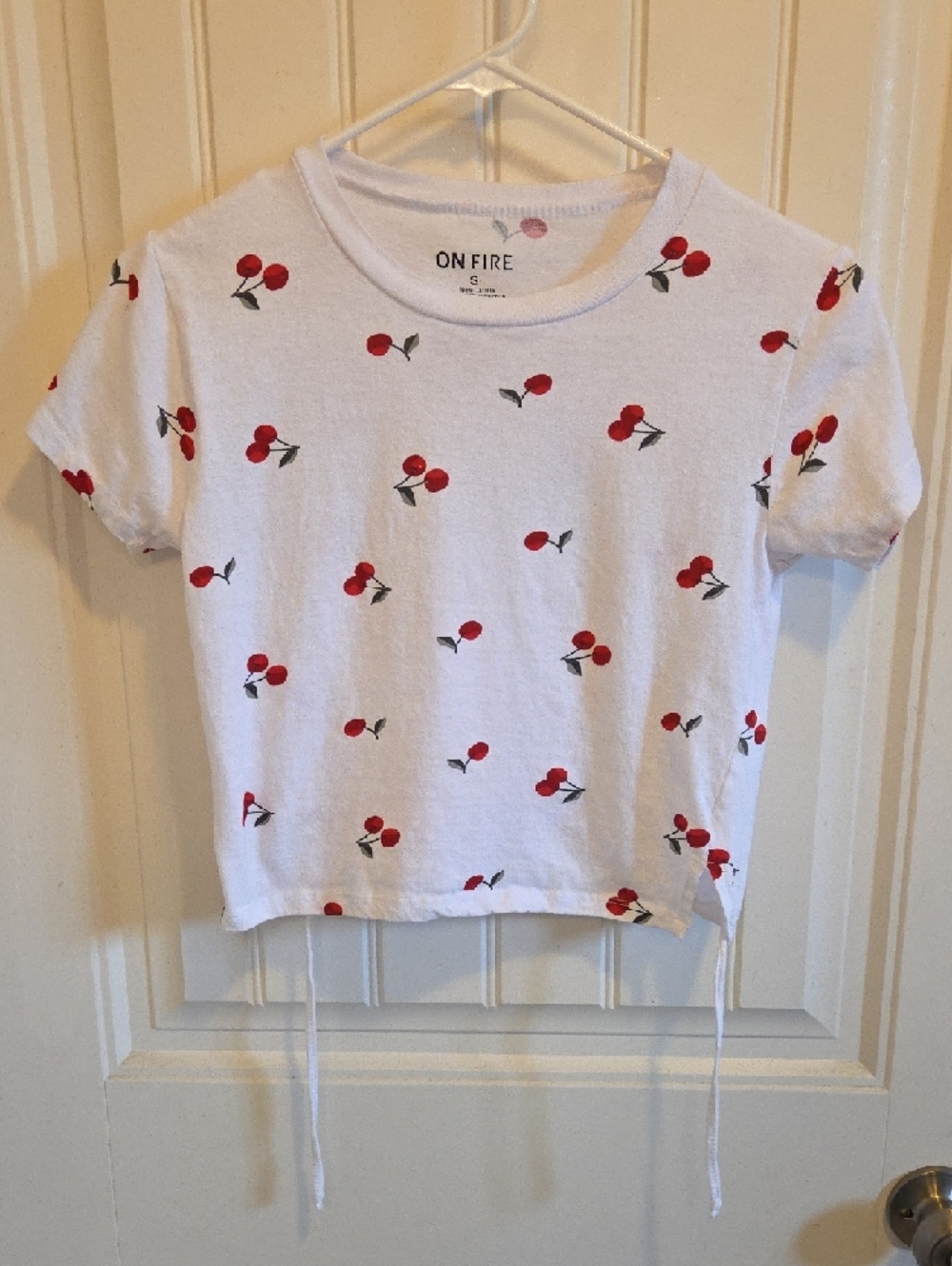 Cherry Print White Drawstring Crop Top - Picture 3 of 6
